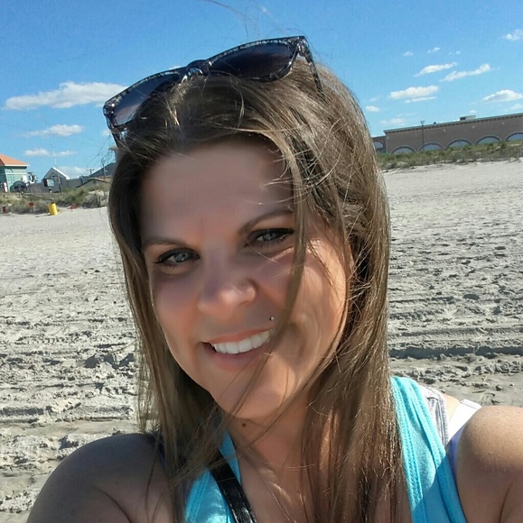 Meet your Posher, Tonya - Picture 1 of 2